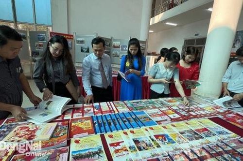 Hàng trăm đầu sách phục vụ bạn đọc dịp Tết Ất Tỵ