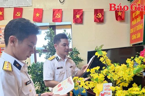 Những cánh thư xuân gửi lính nhà giàn DK1