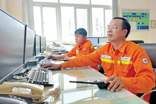 Xuân của những 'người lính' truyền tải điện