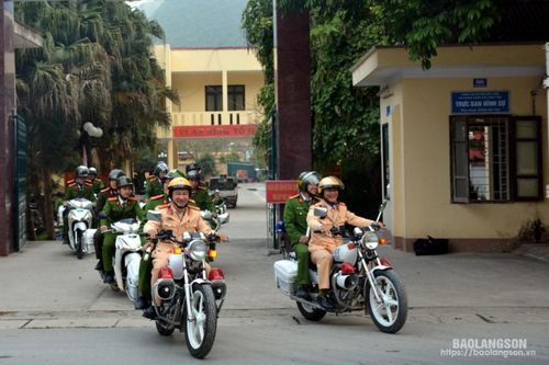 Bình yên trên những cung đường mùa xuân