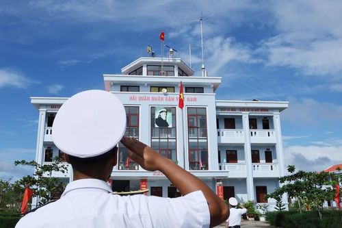 Tiếng Tổ quốc vọng về từ biển cả