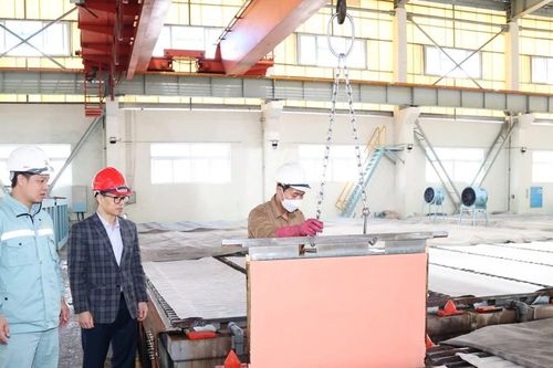 Nhiều đơn vị sản xuất công nghiệp duy trì sản xuất xuyên Tết