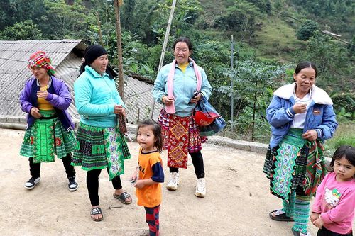 Nắng ấm bản Mông