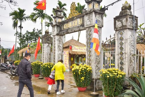 Đầu năm đi lễ chùa làng