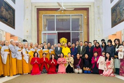 Khóa lễ đầu năm mới của Tăng Ni du học sinh Việt Nam trên đất Phật