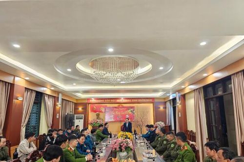 Hà Nam: Những bước chân thầm lặng giữ bình yên cho Nhân dân đón tết, vui xuân