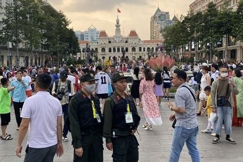 Những người gác cho đêm giao thừa bình an