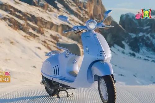 Vespa 946 Snake kỷ niệm năm 'rắn' sắp bán ở Việt Nam