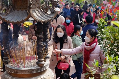 Những phong tục cổ truyền trong ngày mùng 1 Tết