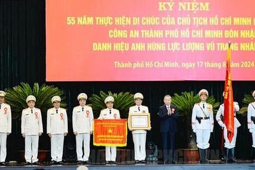 Tự tin bay theo đường dân tộc đang bay
