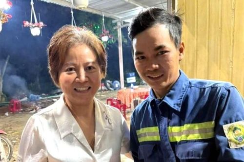 Công nhân môi trường tìm lại trang sức trị giá 1 tỷ đồng cho người dân vứt nhầm