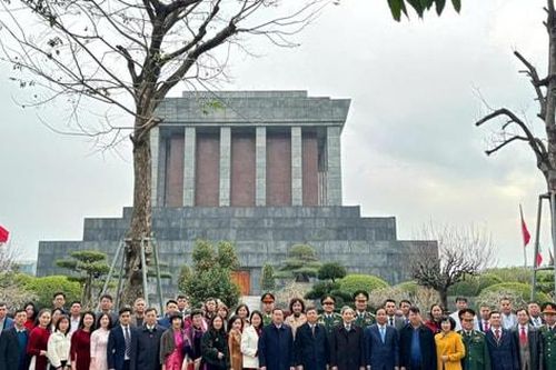 Quận Ba Đình dâng hương tưởng nhớ Chủ tịch Hồ Chí Minh, các Anh hùng liệt sĩ