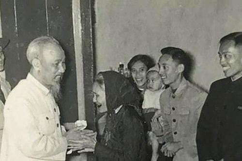 Những mùa xuân cách mạng trong thơ Bác
