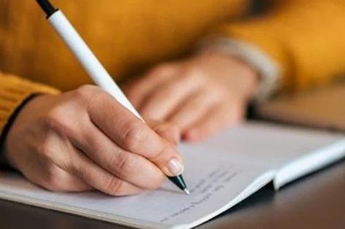 Khai bút đầu năm Ất Tỵ 2025: Ngày, giờ nào đẹp và nên viết gì để lấy may