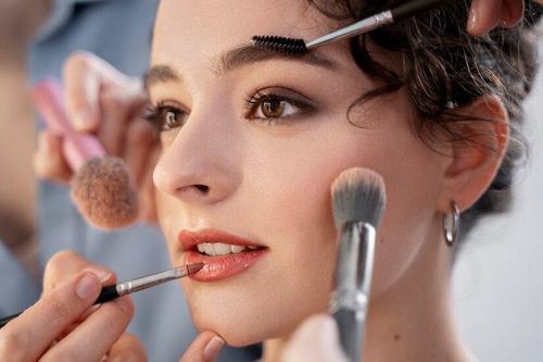 Những lỗi cần tránh khi trang điểm