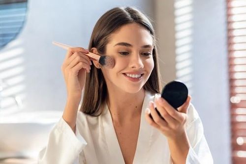 Cách trang điểm nhanh trong 5 phút để có diện mạo xinh đẹp du Xuân