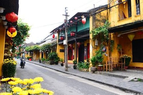 Phố cổ Hội An trầm lặng sáng mồng 1 năm Ất Tỵ