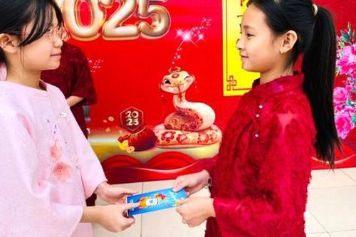 Lì xì ngày Tết- Nét đẹp văn hóa nên gìn giữ