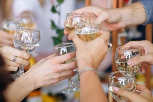 9 ghi nhớ cần biết để uống bia rượu ngày Tết an toàn