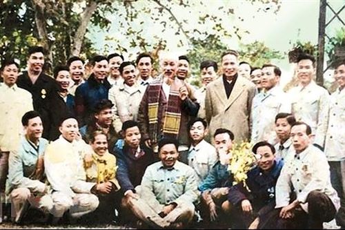 Tuyển dụng và chuẩn hóa công chức, viên chức theo tư tưởng Hồ Chí Minh