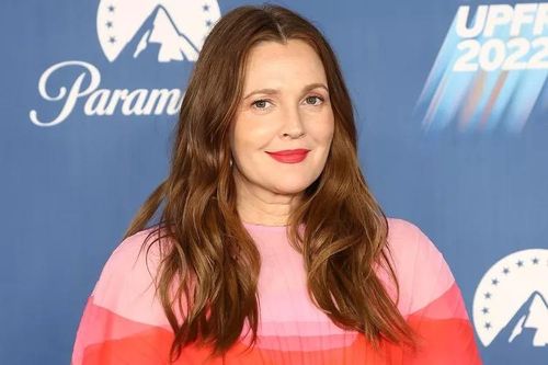 Drew Barrymore đăng video ở Hà Nội