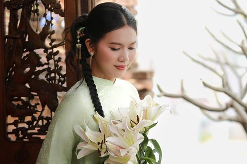 Hot girl bóng đá Việt quyến rũ dịp Tết Ất Tỵ