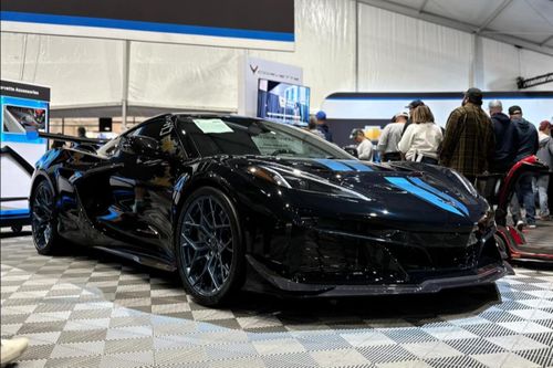 Siêu xe Chevrolet Corvette ZR1 đầu tiên được đấu giá 3,7 triệu USD