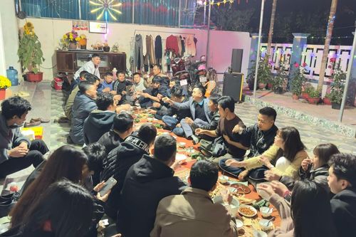 Xóm ở Thanh Hóa 33 năm giữ truyền thống xuyên đêm đi chúc Tết từng nhà