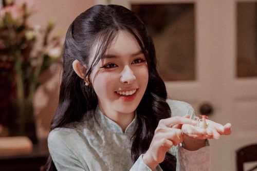 Bạn gái Văn Thanh khoe được lì xì 130 triệu đồng Mùng 2 Tết