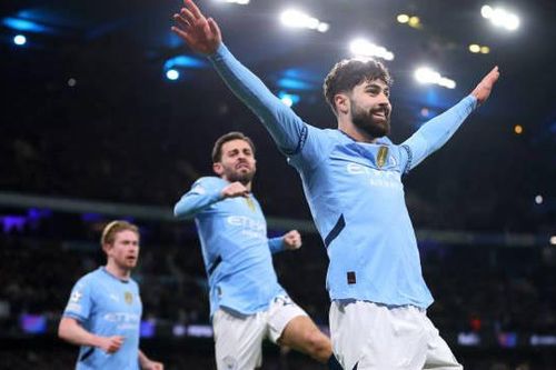 Liverpool đứt mạch 8 trận thắng, Man City vất vả ngược dòng giành vé đi tiếp