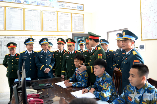Trung tướng Đỗ Xuân Tụng kiểm tra, chúc Tết Tiểu đoàn 62