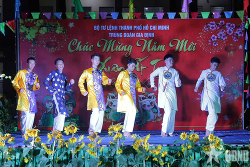 Lực lượng vũ trang TP Hồ Chí Minh sôi nổi hoạt động mừng xuân