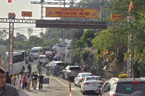 Các điểm tham quan miền Trung: Rực rỡ sắc xuân, dập dìu du khách