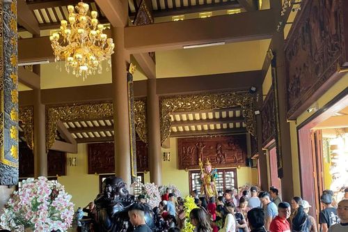 Chùa Linh Ứng – Đà Nẵng quá tải trong những ngày đầu năm mới Ất Tỵ 2025