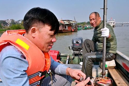 Thức với sông Hồng