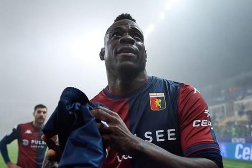 'Ngựa chứng' Mario Balotelli trên đường tới Hàn Quốc chơi bóng