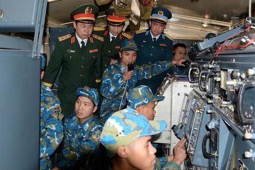 Bộ Quốc phòng kiểm tra công tác sẵn sàng chiến đấu của bộ đội tên lửa