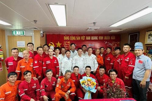 Mùa xuân trên giàn khoan