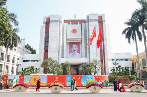 Hà Nội rộn ràng không khí mừng Đảng, mừng Xuân