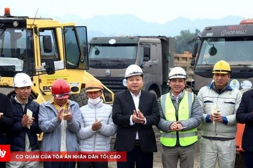 Ngày xuân rộn rã trên công trường