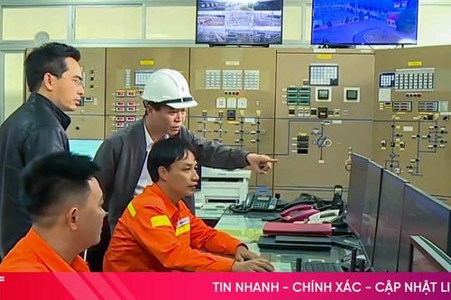Những người 'canh' dòng điện ngày Tết ở Hà Tĩnh