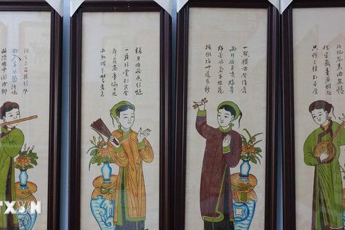 Ngày Tết ngắm tranh dân gian Đông Hồ 'gà, lợn nét tươi trong'