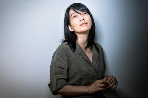 'Ánh sáng và sợi chỉ' của nữ nhà văn Hàn Quốc giành giải Nobel