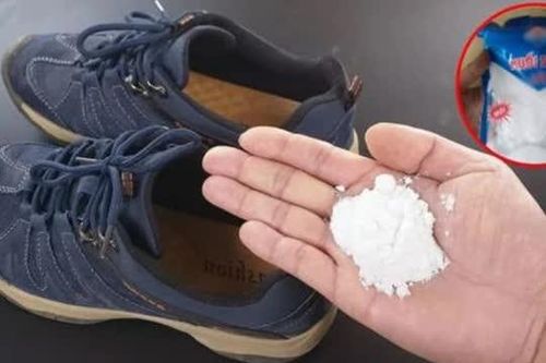 Trước khi đi ngủ, bỏ một nắm muối vào đôi giày của bạn, sẽ giúp giải quyết những vấn đề khó nói của cả nam và nữ