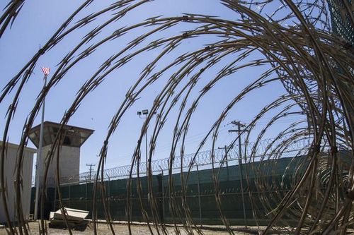 Tổng thống Trump muốn gửi người di cư bị trục xuất đến trại giam Guantanamo