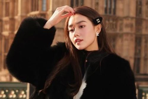 Á hậu Việt làm 'dâu hào môn' đón Tết sang chảnh ở trời Âu