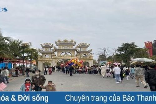 Náo nức du xuân nơi cửa biển Lạch Trường