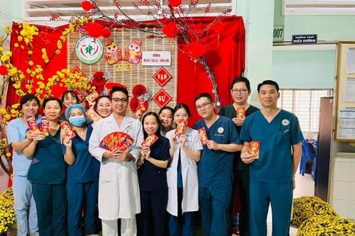 Những nhân viên y tế Đồng Nai làm việc xuyên Tết