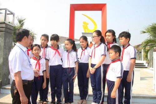 Bài 2:Tiếp bước dưới lá cờ vẻ vang của Đảng