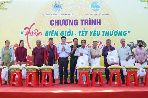 Mang Tết ấm áp, yêu thương đến với hội viên, phụ nữ nghèo